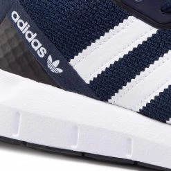 Chaussures De Sport Chaussures Adidas - Swift Run Rf FV5359 Conavy/Ftwwht/Cblack Bleu Marine -Chaussures Femme Soldes 0000206759078 06 wj