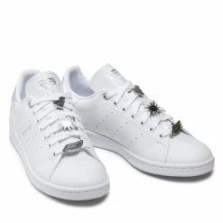 Chaussures De Sport Chaussures Adidas - Stan Smith GZ5988 Ftwwht/Silvmt/Scarle Blanc -Chaussures Femme Soldes 0000208442411 03 ki