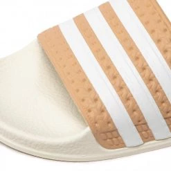 Mules Et Sandales Mules / Sandales De Bain Adidas - Adilette GY2102 Magbei/Ftwwht/Owhite Beige -Chaussures Femme Soldes 07 0000300124772 mt
